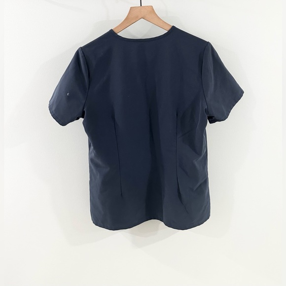 FIGS Catarina One Pocket Scrub Top Navy Size Medium - Picture 9 of 10